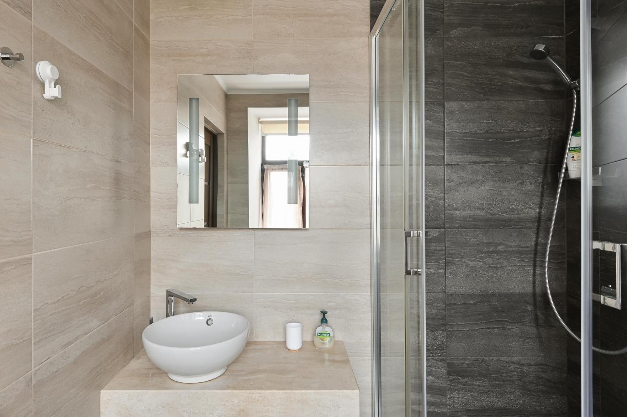 Modern Studio-Apartment In The Centre, Free Parking Riga Bagian luar foto